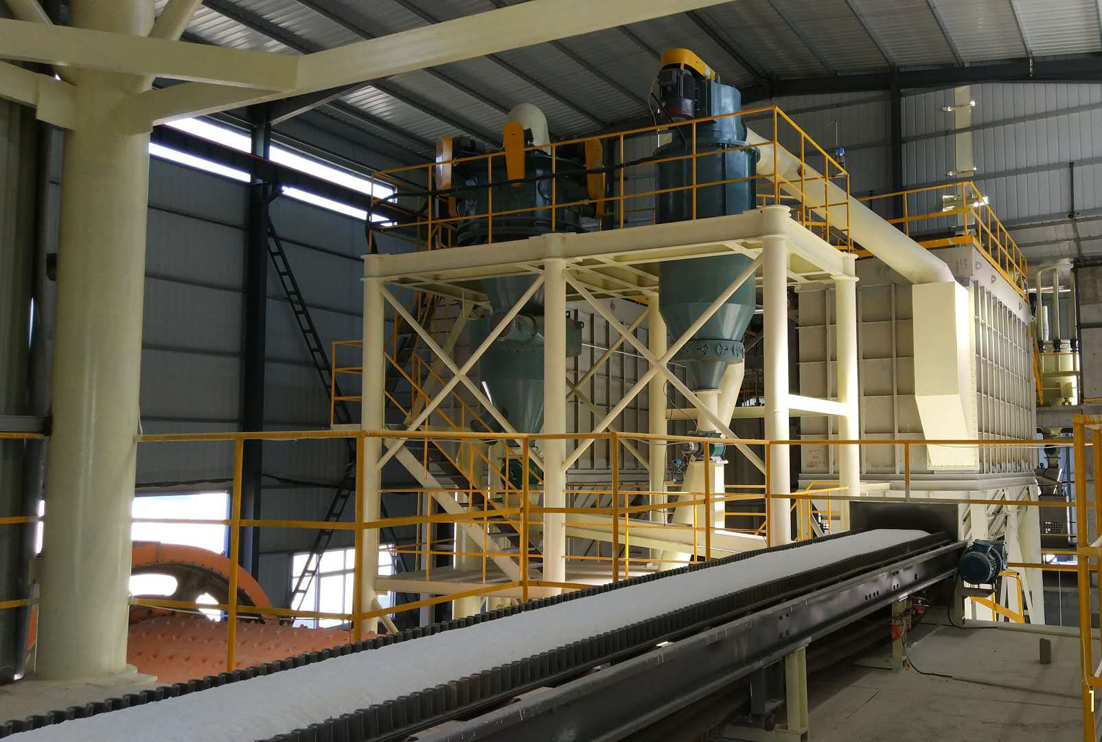 由洛陽(yáng)建材建筑設(shè)計(jì)研究院設(shè)計(jì)完成的南陽(yáng)微粉示范線產(chǎn)銷(xiāo)兩旺